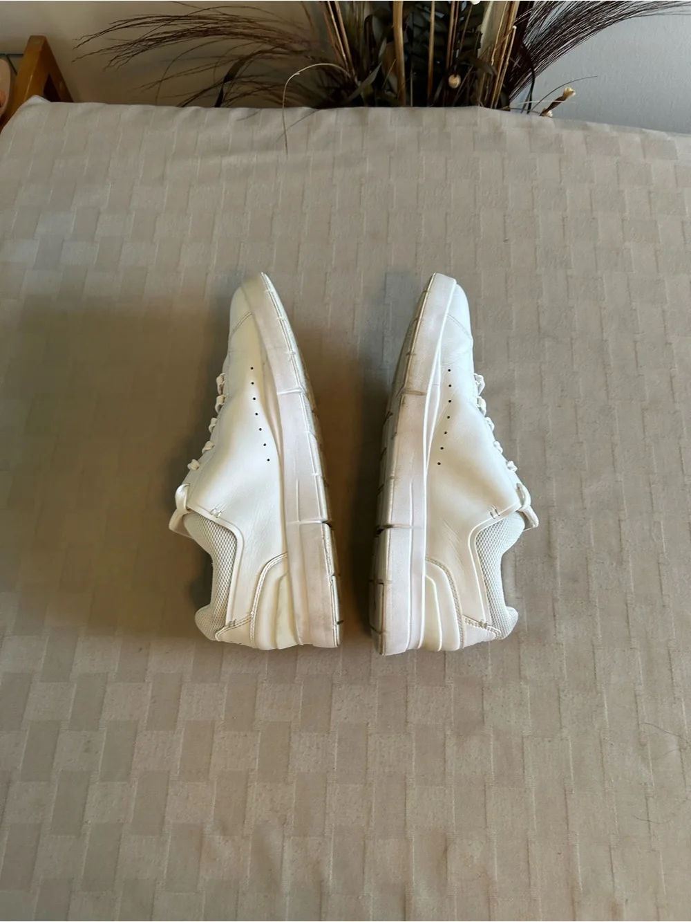 On Running The Roger Advantage Tennis Sneakers in All White